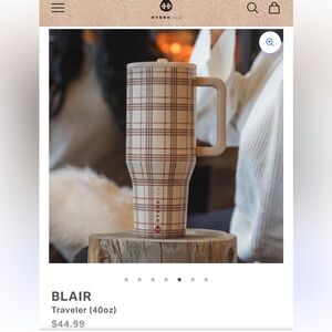 Brand New Hydrojug Traveler 40z - Color Blair